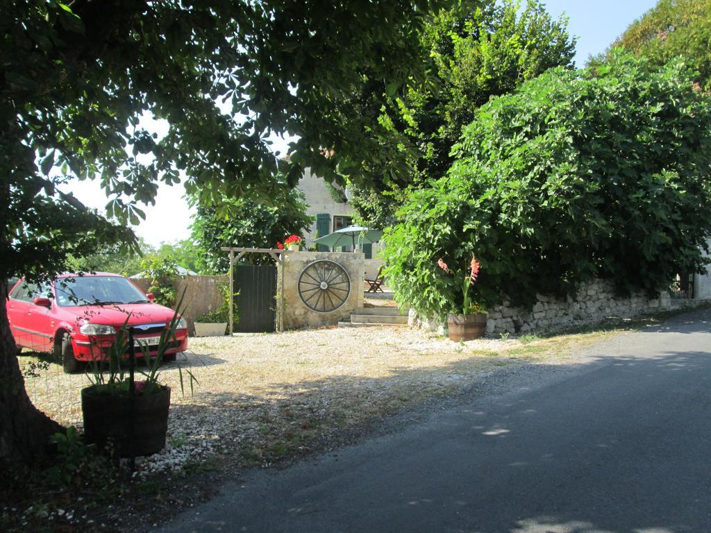 Le Petit Lavoir Saint-Paul-Lizonne Екстериор снимка
