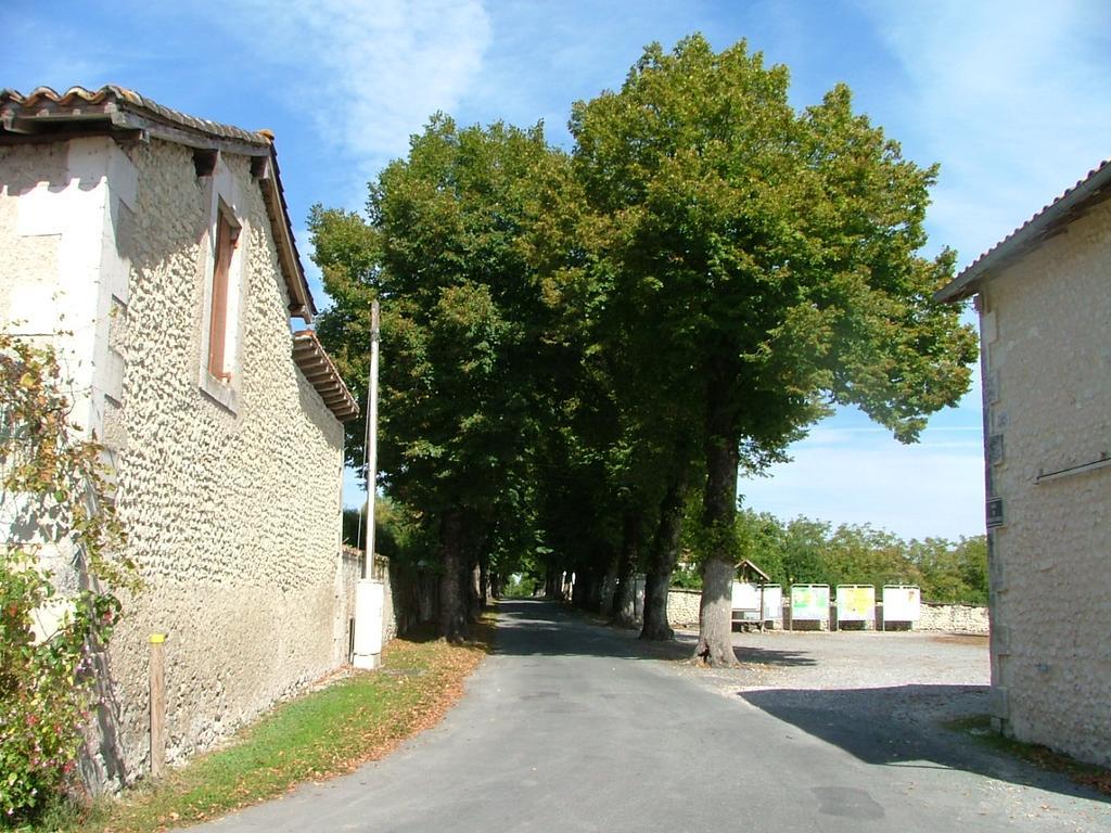 Le Petit Lavoir Saint-Paul-Lizonne Екстериор снимка